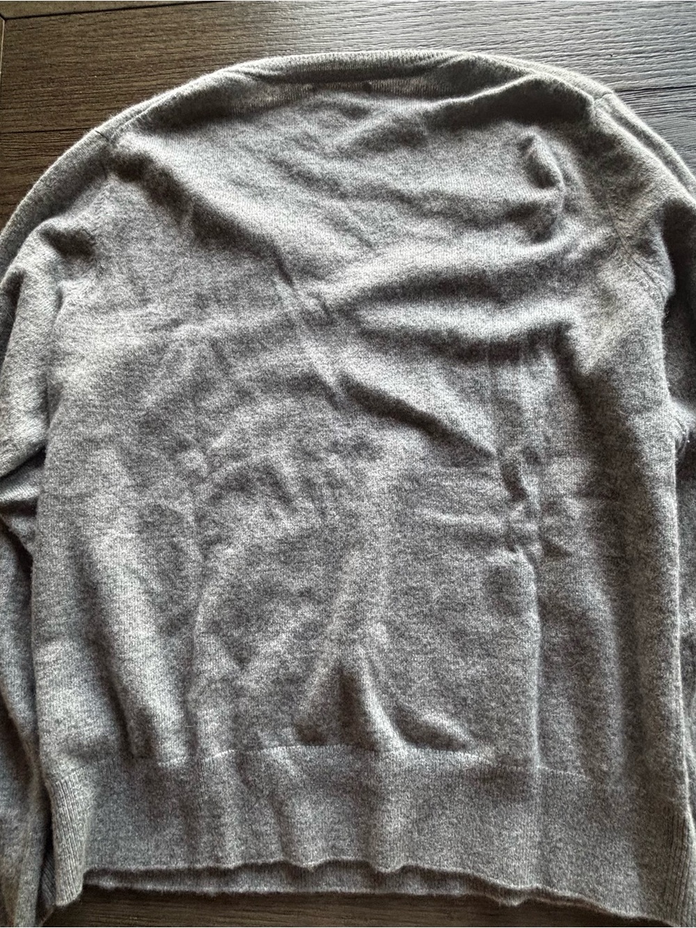 Quince Women's V-Neck Cashmere Sweater - Gray - Picture 2 of 4